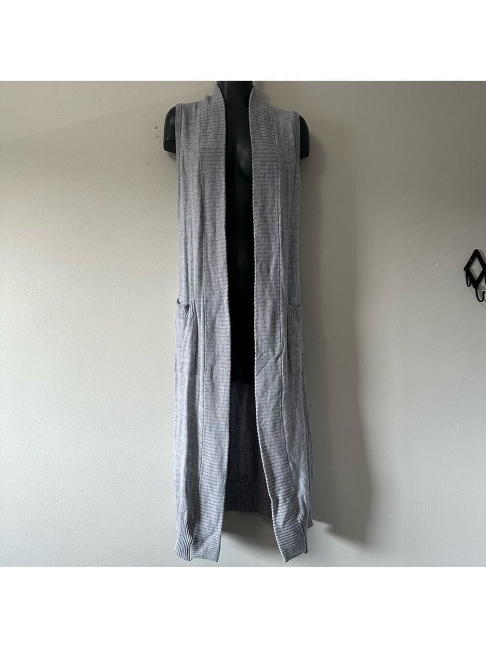 Tahari Gray long Vest with Minimalist Design 100 merino wool size XS